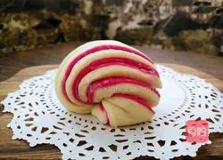 Illustration of two-color flower oil rolls (how to make steamed buns) 17