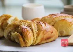 Illustration of how to make coconut leaf soft European (Polish species) 25