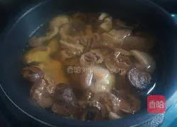 Illustration of how to make lettuce, mushrooms and hoof soup 9