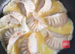Hold Illustration of how to make egg-fried dumplings 4