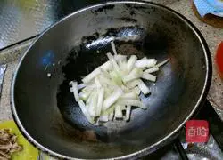 Winter Melon, Shrimp Skin, Steak and Mushroom Soup Recipe Illustration 4