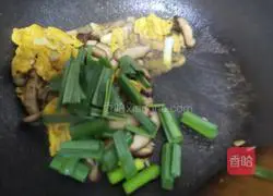 Illustration of how to make scrambled eggs with mushrooms 11