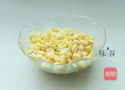 Illustration of how to make sweet corn and pear syrup 3