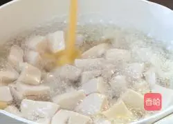 Illustration of how to make egg and tofu soup 10