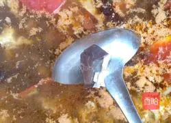 Illustration of how to make fungus, tomato and egg soup 3