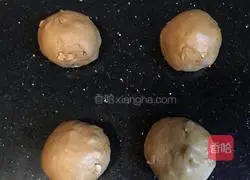 Illustration of how to make brown sugar blossom steamed buns 13