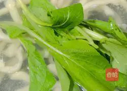 Illustration of how to make noodles (magic flour) 6