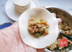 Illustration of how to make celery and pork dumplings 12