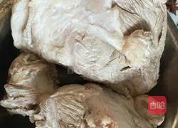 Illustration of how to make minced pork with garlic paste 4