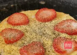 Seaweed Strawberry Egg Pancake Recipe Illustration 3