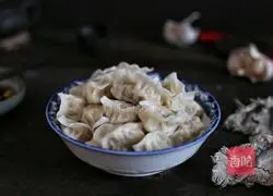 Illustration of how to make pork and sauerkraut dumplings 14 