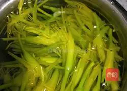 Illustration of how to make cold day lily 6