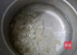 Illustration of how to make pineapple and white fungus soup 4