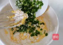 Illustration of how to make green onion egg pancake 4