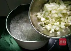 Illustration of how to make pork ribs and vegetable noodles 6