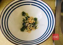 Illustration of how to make egg and coriander soup 2