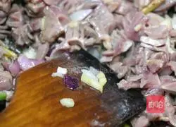 Illustration of Korean Spicy Duck Gizzard Noodles 12