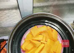 Illustration of how to make pumpkin buns 3