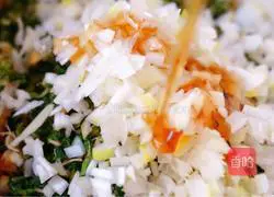 Pork and shepherd's purse wonton#New Year's Eve dinner recipe illustration 9