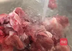 Illustration of how to make stick bone radish soup 1