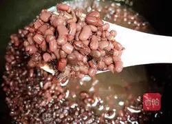 Illustration of how to make red bean milk soup (regulating menstruation and nourishing blood) 6