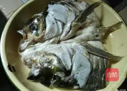 Illustration of how to make steamed fish head with chopped pepper 5