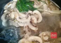 Mushroom and crucian carp soup recipe 5