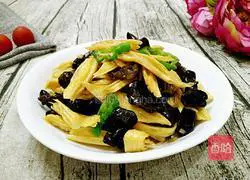 Illustration of how to stir-fry yuba with black fungus 7