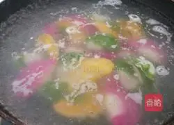 Illustration of how to make colorful dumplings during the Spring Festival 8