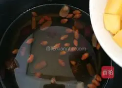 Illustration of how to make red date, mango and peach gum soup 10