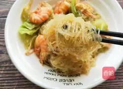 Illustration of how to stir-fry vermicelli with shrimps 8
