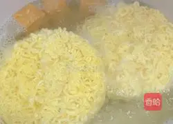 Illustration of how to make instant egg noodles 7