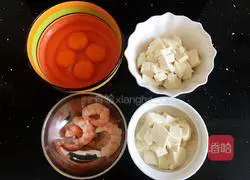 Illustration of how to make steamed eggs with shrimps and tofu 2