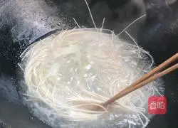 Spicy and sour cucumber mix Illustration of making noodles 9