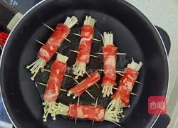 Illustration of how to make pan-fried beef and enoki mushroom rolls 2