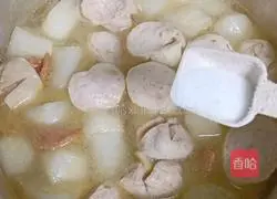 Illustration of how to make pork meatball and radish soup 8