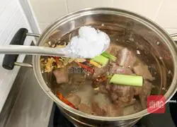 Illustration of how to make mutton steamed bun bento in the office 4