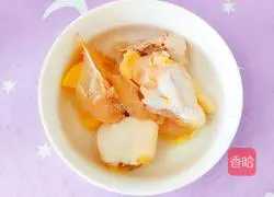 Illustration of how to make lily barley, white fungus and chicken soup 6