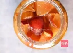 Illustration of homemade apple cider vinegar 2