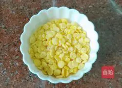 Illustration of how to make egg drop corn sweet soup 1