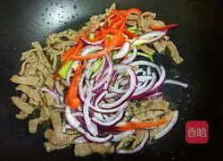 Illustration of how to make fried pasta with black pepper steak 9