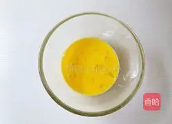 Illustration of how to make fried eggs with crab sticks 5