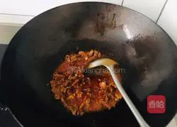 Illustration of how to make mutton noodles 5