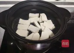 Illustration of Spicy Cabbage, Tofu and Seaweed Soup 4