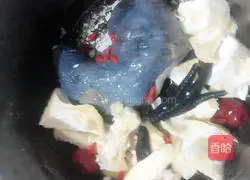 Durian shell black chicken soup recipe 4