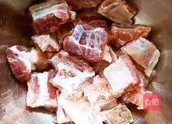 Illustration of how to make casserole white clams, bitter melon and pork ribs soup 3