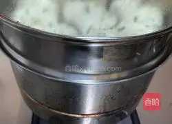 Illustration of how to make green onion rolls 9