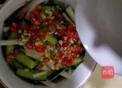 Illustration of how to make crispy pickled cucumbers 9