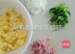 Illustration of how to make fried noodles with minced meat, vegetables and conch 4