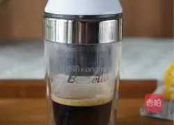 Illustration of how to make the popular model #鸳鸯 Pearl Milk Tea# 6